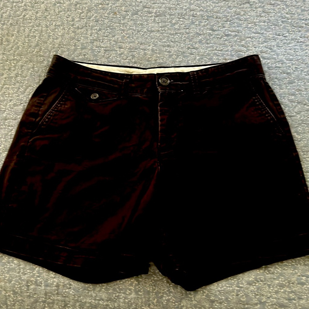 Dockers women’s shorts, size 10, cotton, inseam 6”.